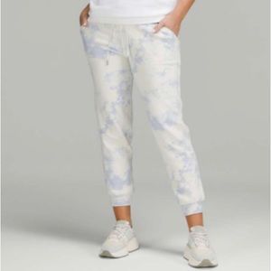 lululemon Scuba High-Rise Jogger 7/8 Length Tie Dye White Multi Size 4 NWT